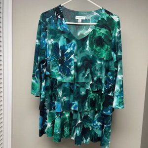 Women's Susan Graver 1X v-neck, tiered, 3/4 sleeve blouse/top.  Green/blues.